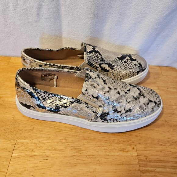 Women's Time and True Slip On Shoes. Size 8. -- ITEM #1962 - Picture 4 of 6